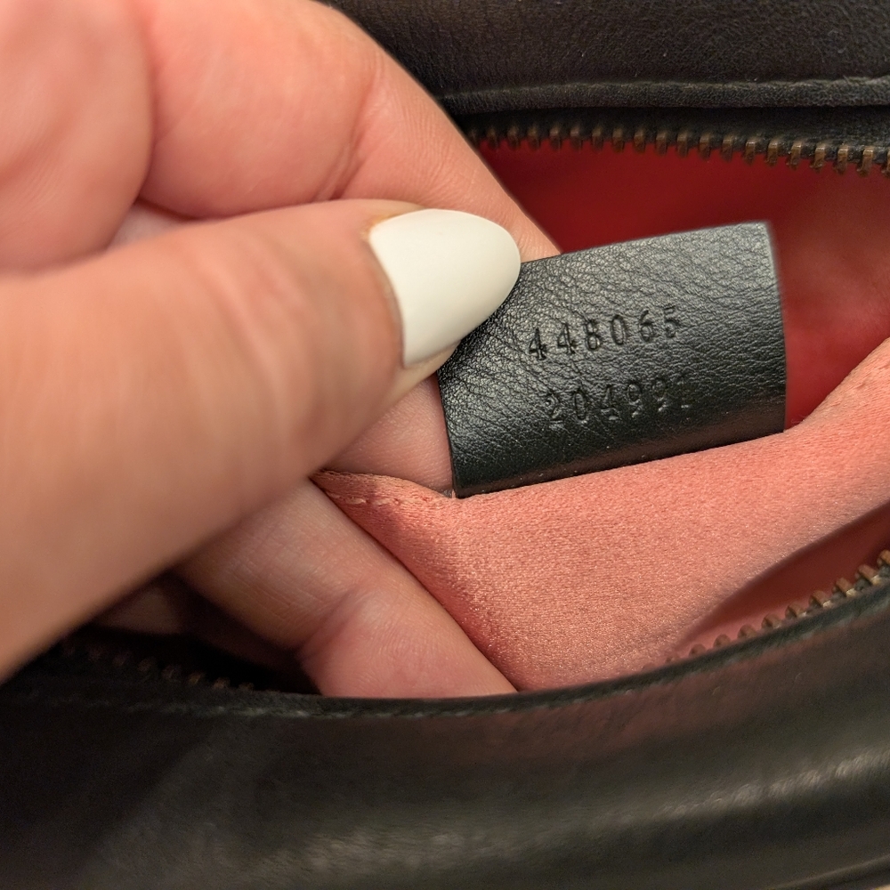 $950 DIRECT RARE Gucci Blk & Cream chevron leather camera bag! Exc condition π€ - Picture 12 of 15